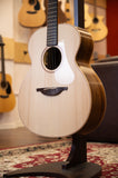 Lowden O-34+ LR Baggs
