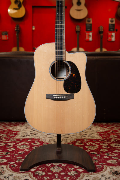 Martin Road Series Modern DC-13E