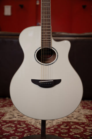 PRE-OWNED - Yamaha APX600 white