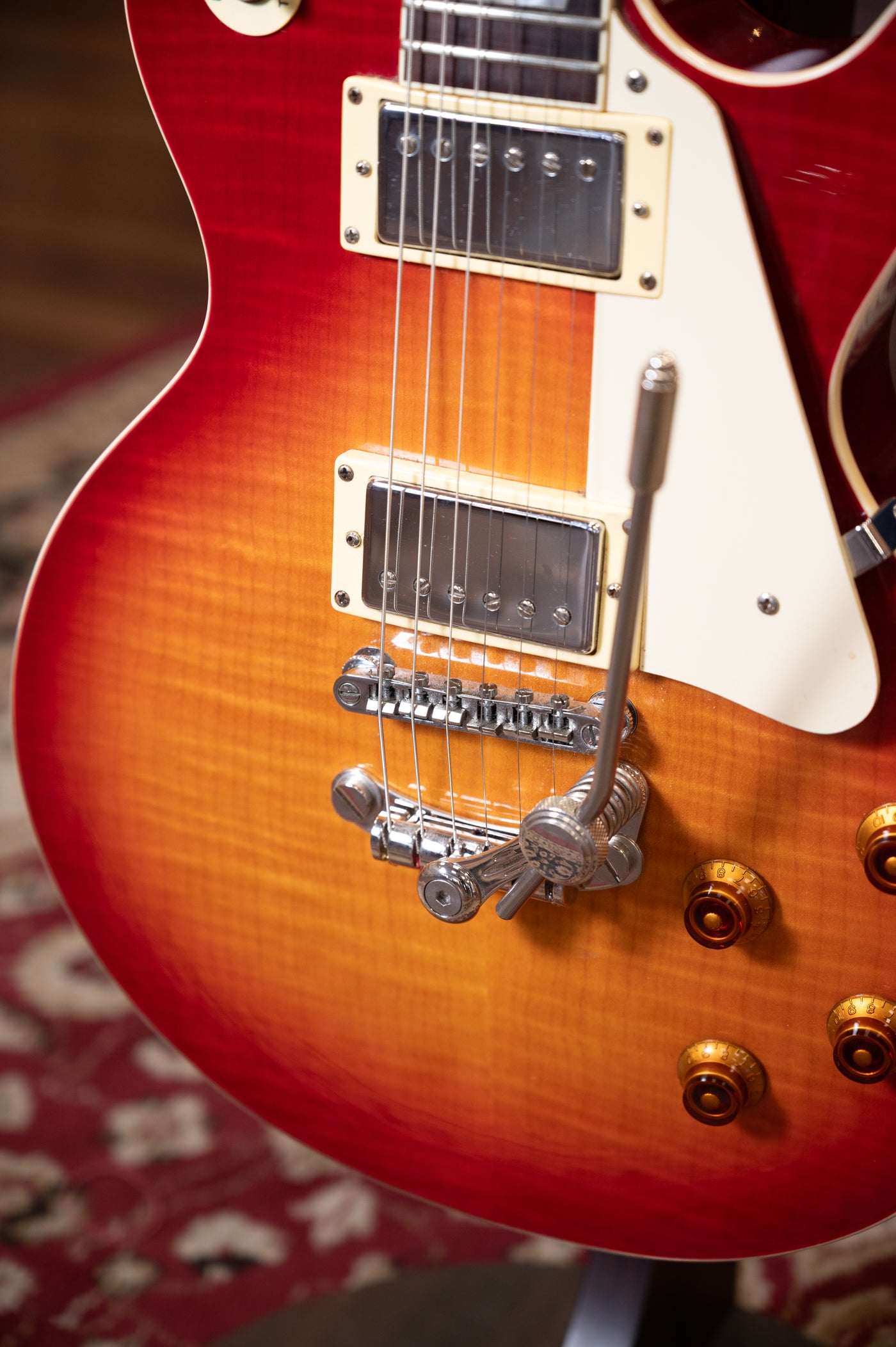 PREOWNED: Tokai Love Rock w/Les trem